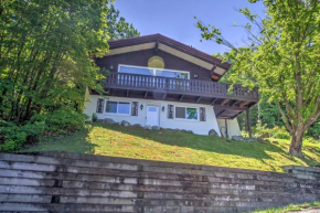 Ski-In and Ski-Out Cannon Mountain House with Deck!